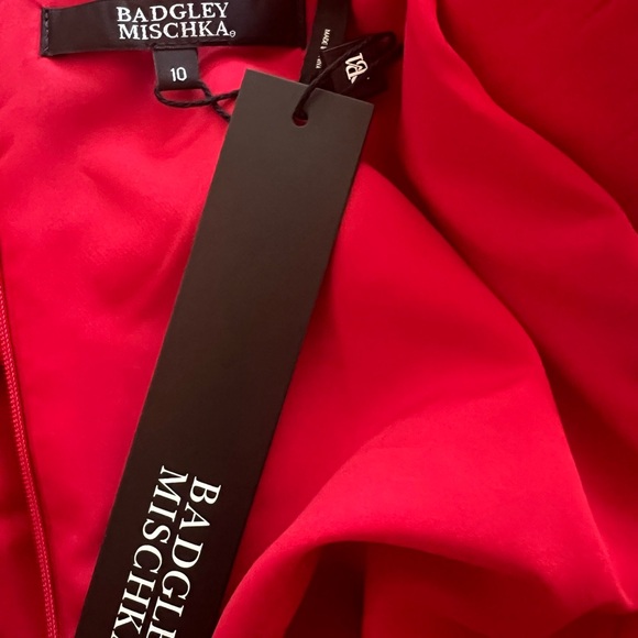 Badgley Mischka Twist-Front Long-Sleeve Dress - Picture 16 of 16